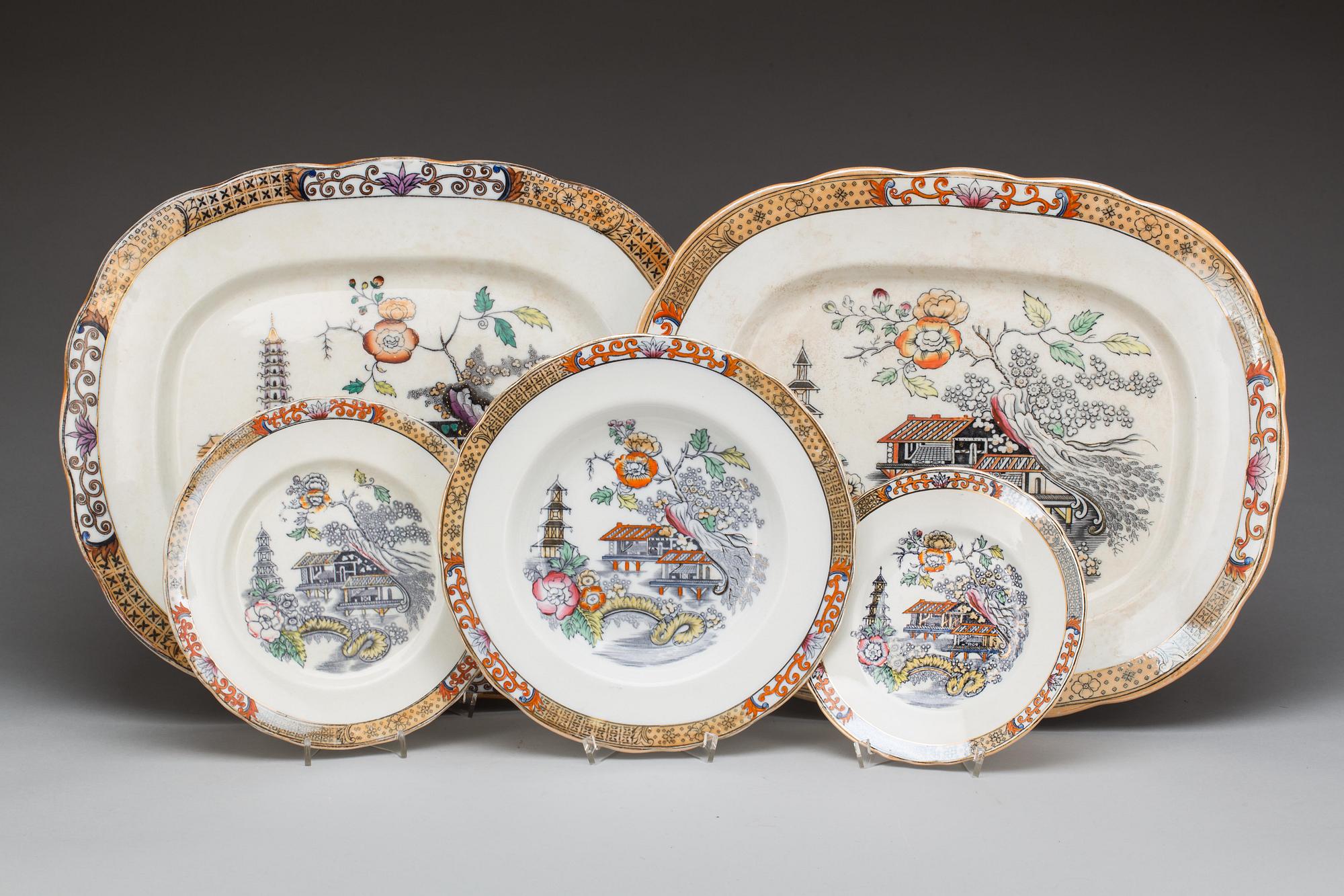 MATSERVIS, flintgods, 59 delar, "Japan", Rörstrand. 1900-talets början.