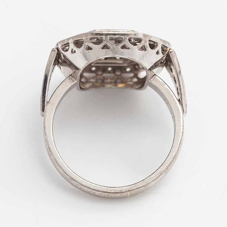 Sormus 18K kultaa ja briljanttihiottuja timantteja, Koru-Sampo Turku 1987.