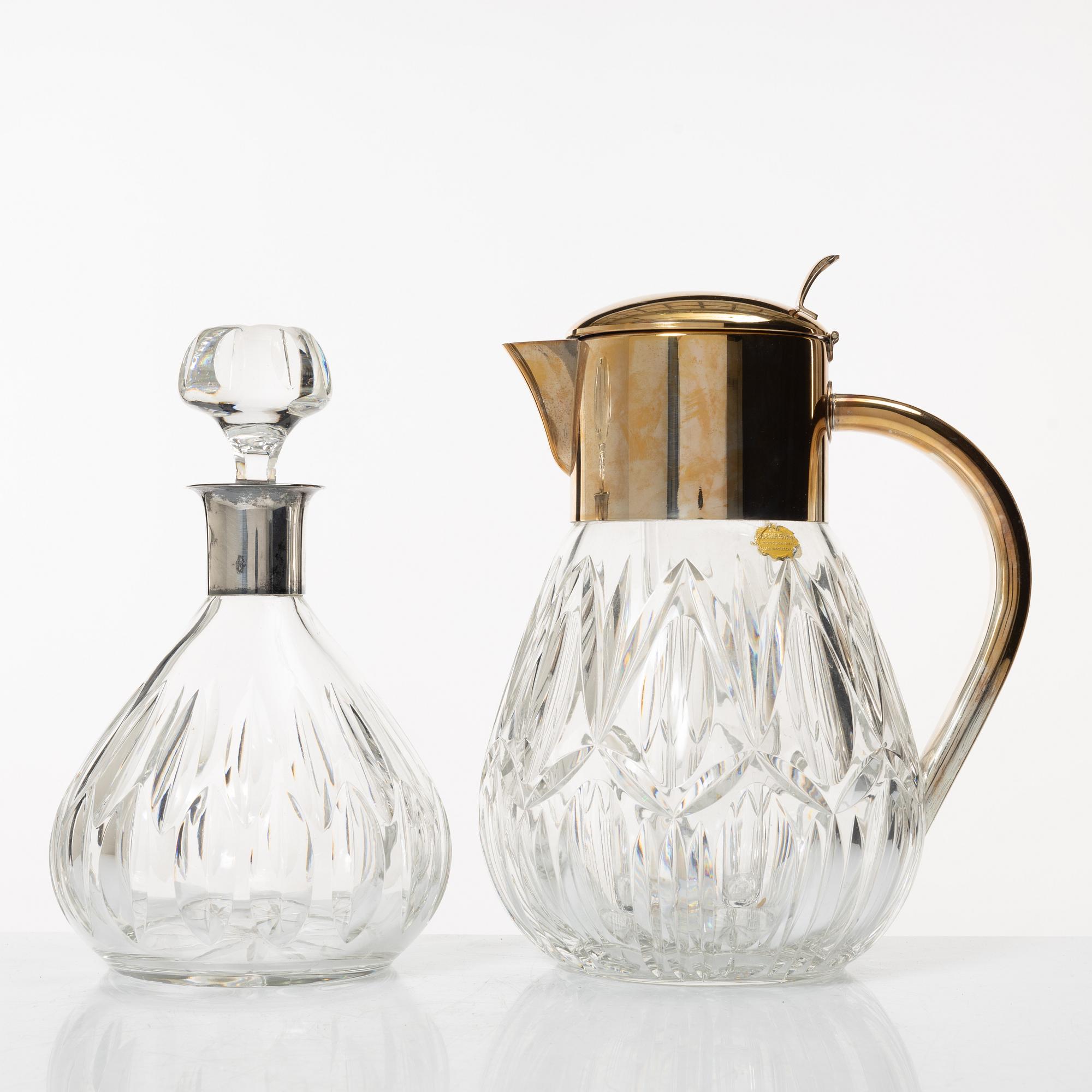 Karaffer, 2 st, Tyskland, varav en med montering i silver, 1900-tal.