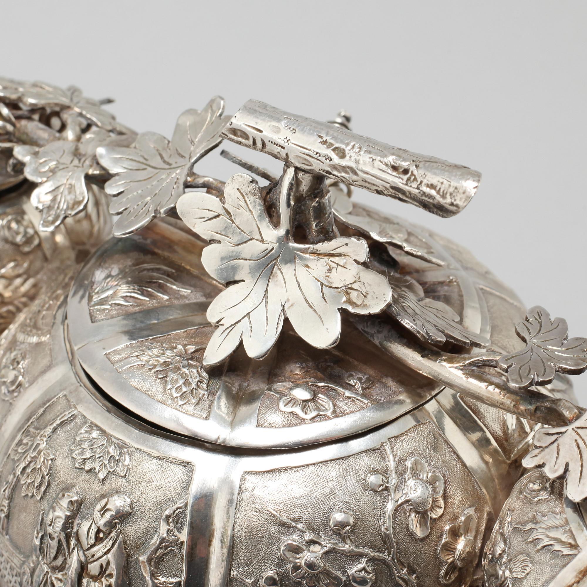 SKÅLAR MED LOCK, låghaltigt silver, Kina, 1900-talets första hälft.
