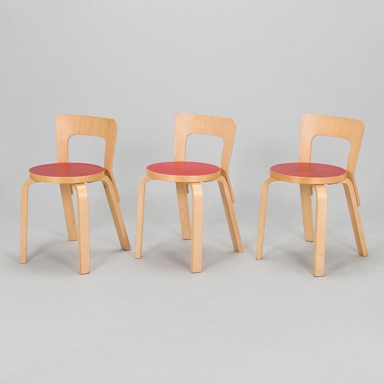 Alvar Aalto, A mid-20th century drop leaf table and three chairs for O.Y. Huonekalu-ja Rakennustyötehdas A.B.