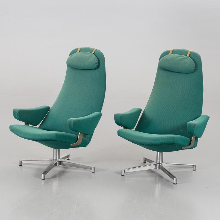 a pair of armchairs, "Contourette", 
Dux, late 20th century,.