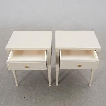 Bedside tables, 1 pair, 21st century.