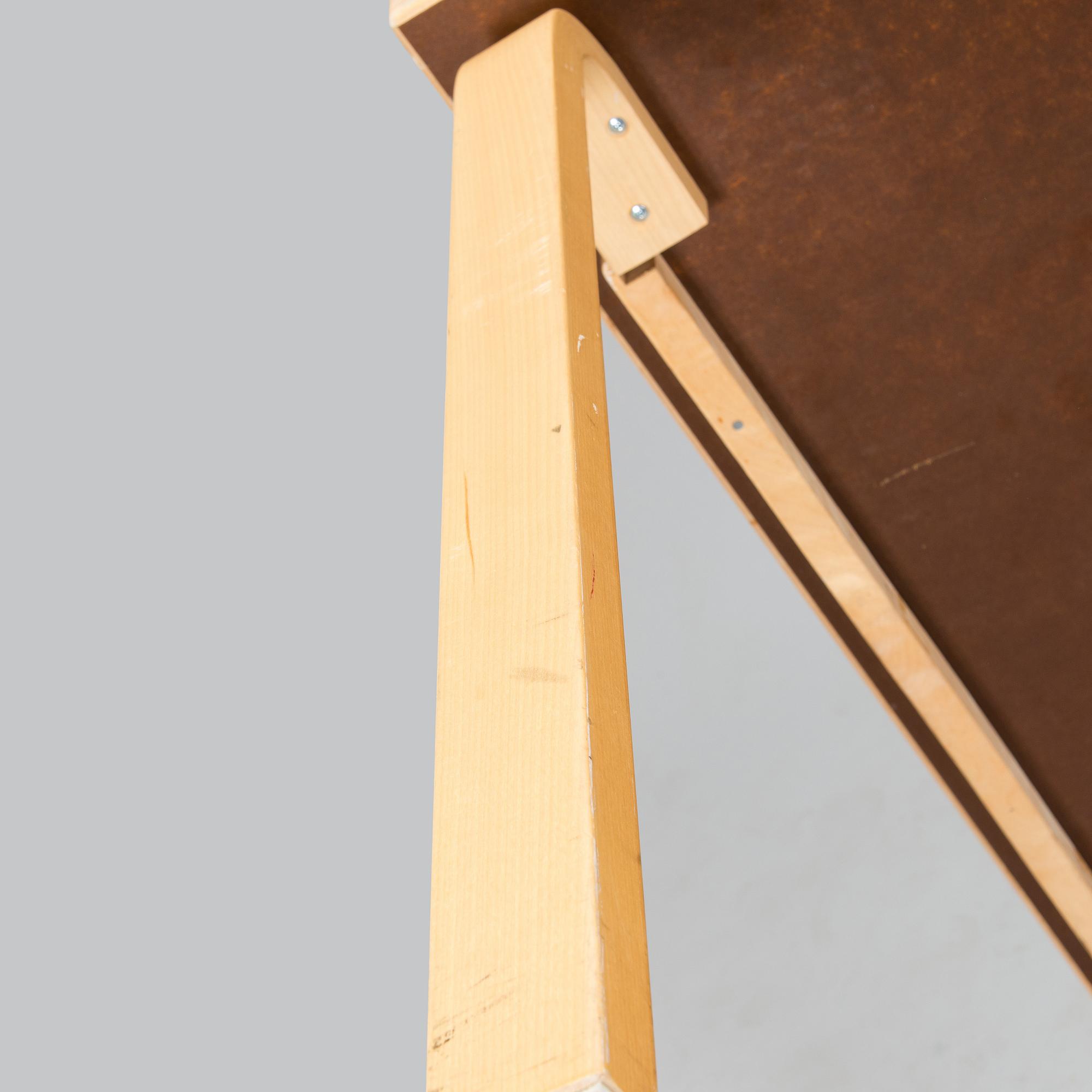 Alvar Aalto, bord, modell 84, Artek 2006.