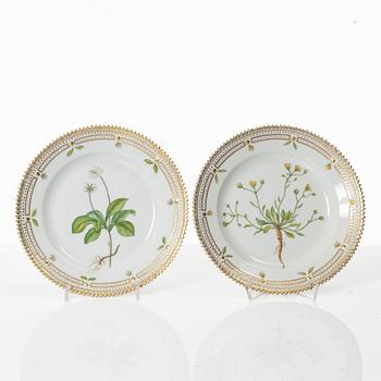 A set of five (+1) Royal Copenhagen 'Flora Danica' dishes, Denmark, 20th century.