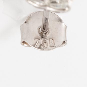 Örhängen, 18K vitguld med hjärtformade briljantslipade diamanter totalt 1 ct, medföljande GIA dossier.