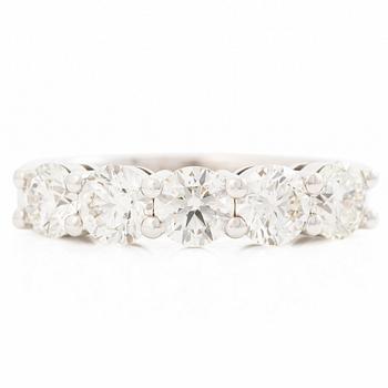 18K white gold half eternity ring with brilliant-cut diamonds.