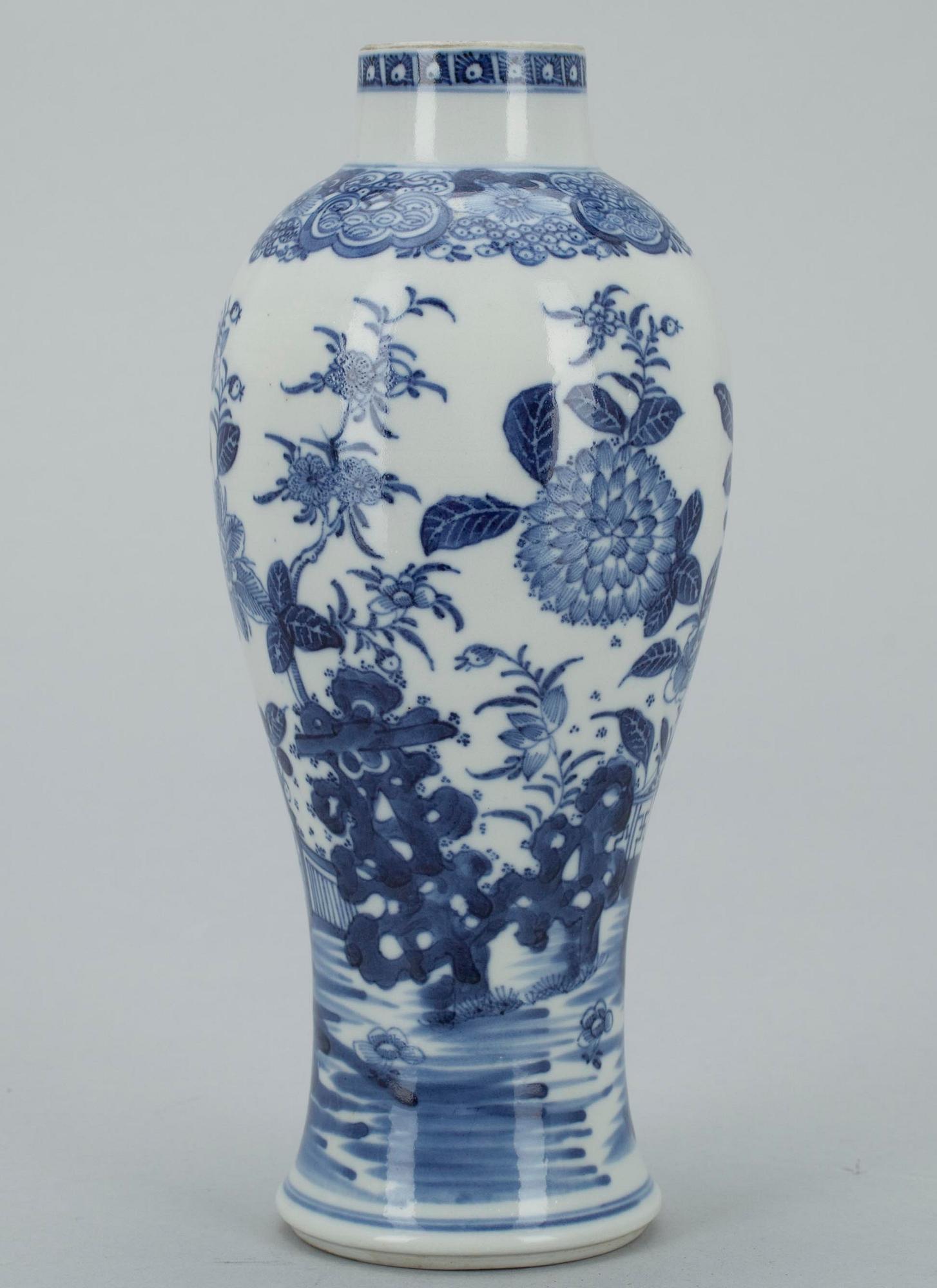 VAS, porslin, Kangxi-stil, Kina 1800-tal.