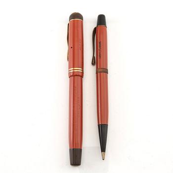 Montblanc reservoirpenna Masterpiece Coral Red "Simplo" nr 25 samt stiftpenna nr 33.