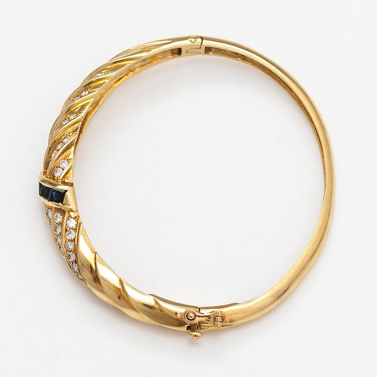An 18K gold bracelet with sapphires ca. 1.00 ct in total and diamonds ca. 1.60 ct in total. France.
