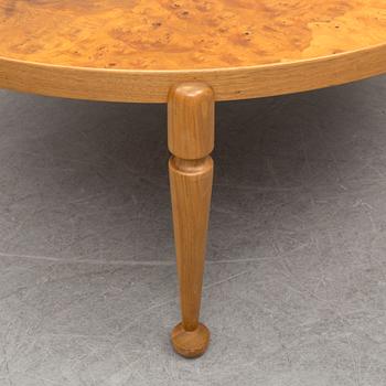 JOSEF FRANK, a model 2139 burrled wood top sofa table, Svenskt Tenn post 1985.