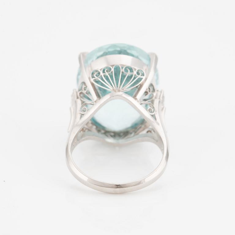 Ring, cocktail ring, platinum with aquamarine and brilliant-cut diamonds.