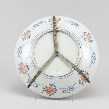 Praktfat, porslin. Japan, Meiji (1868-1912).