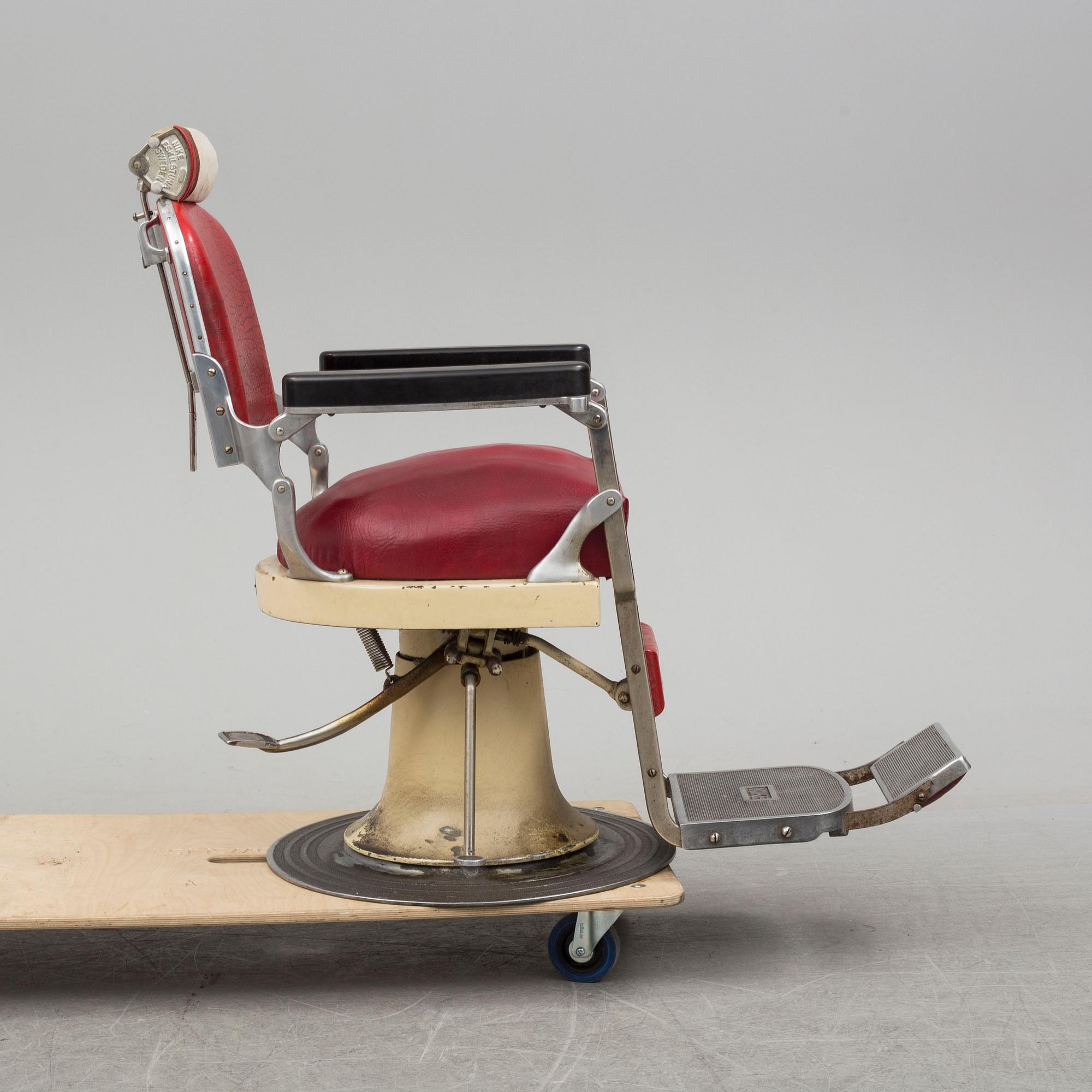 A barber chair by Nike, Eskilstuna.