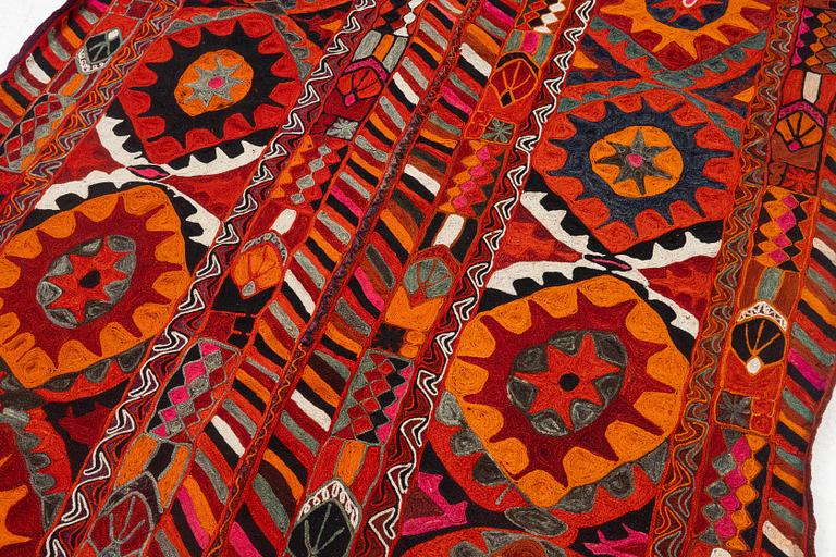 Matta/vävnad, slätväv, täsknomader, ca 280 x 154 cm.
