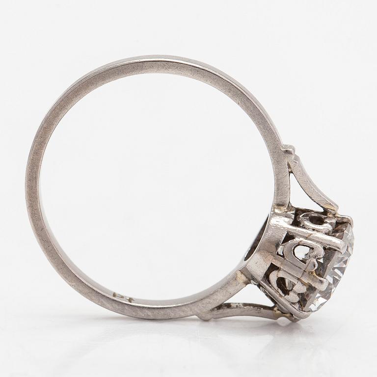Ring, platina, med briljantslipad diamant ca 2.05 ct. Med intyg.
