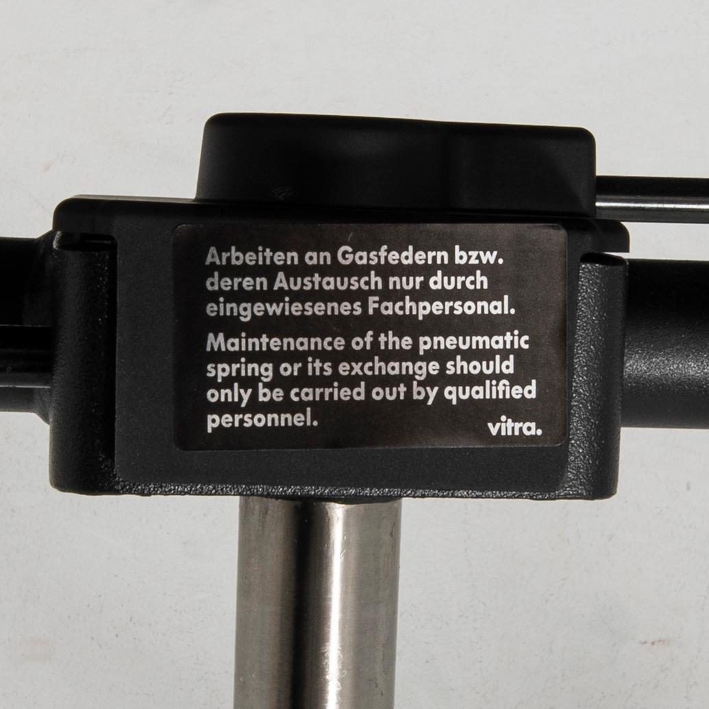 Charles & Ray Eames, skrivbordsstol, "Aluminium group", modell EA 119, Vitra 2010-tal.