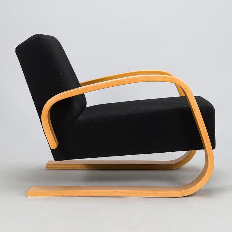 Alvar Aalto,  a 'Tank chair', model 400, Artek 2009.