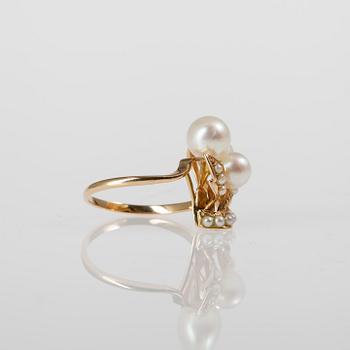 RING, 18K kultaa, pärlor. Vikt 5,8 g.