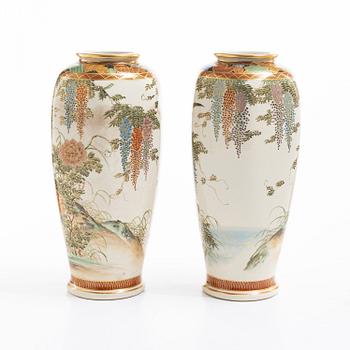 A pair of Japanese Satsuma vases, 20th century. Signed.