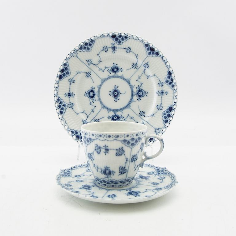 Servis 29 dlr, Musselmalet hel och halvblonde   Royal Copenhagen porslin 1900-talets andra hälft.