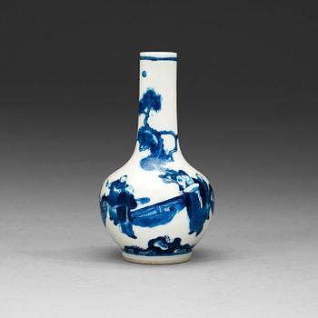 615. A blue and white vase, Qing dynasty, 19th century.
