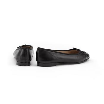CHANEL, a pair of ballerinas. Size 37,5.