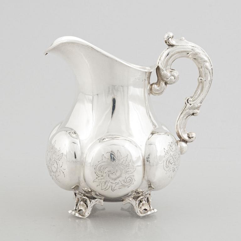 Pehr Fredrik Palmgren, mjölk/gräddkanna, silver, nyrokoko, Stockholm (verksam 1850-1878).