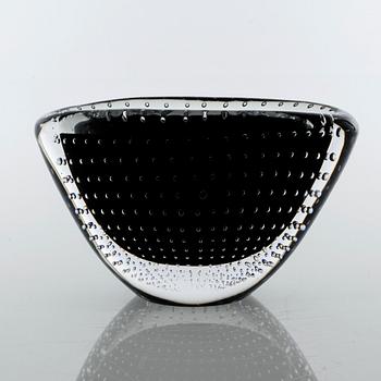 VICKE LINDSTRAND, vas, glas, Kosta, signerad.