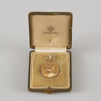 937. JETONG, guld, av Alfred Thielemann, S:t Petersburg 1908-1917. Orginalask märkt FABERGÈ.