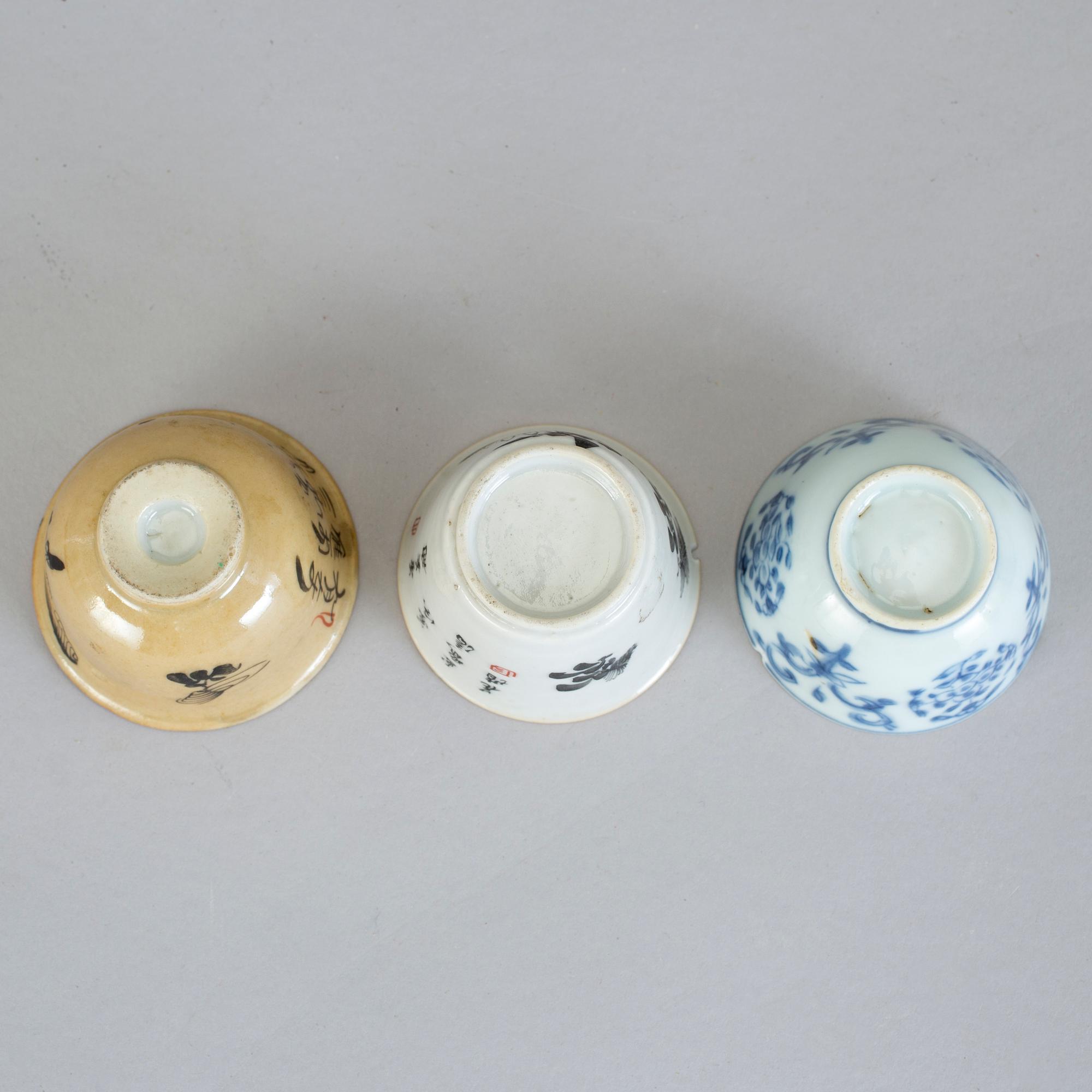 PARTI, sex delar, porslin. Qingdynastin och en senare vas med Kangxis märke.