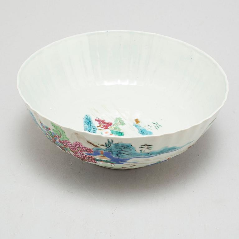 A YONGZHENG BOWL, Qing dynasty, 18th century.