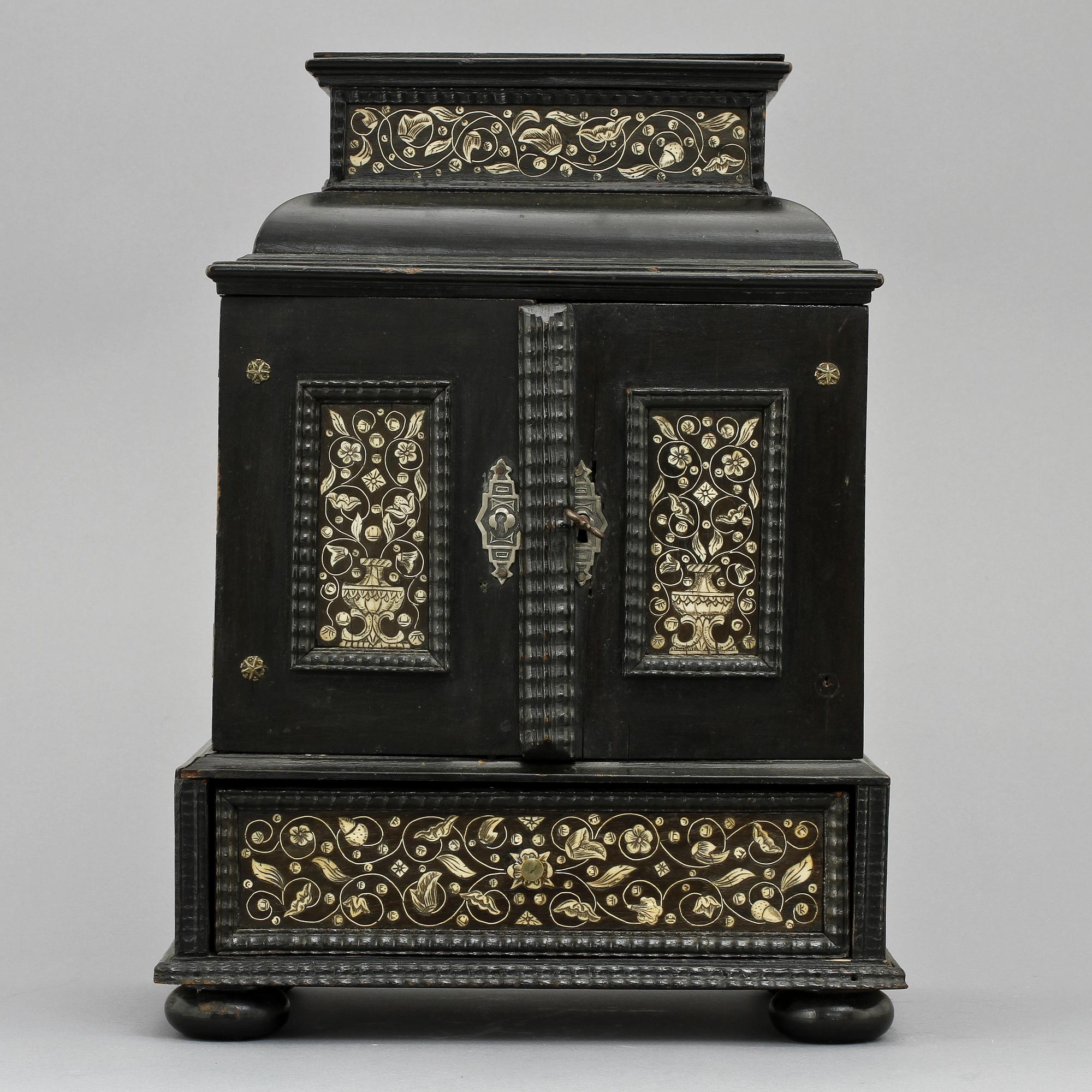 KABINETTSKÅP, barock, 1600-tal.