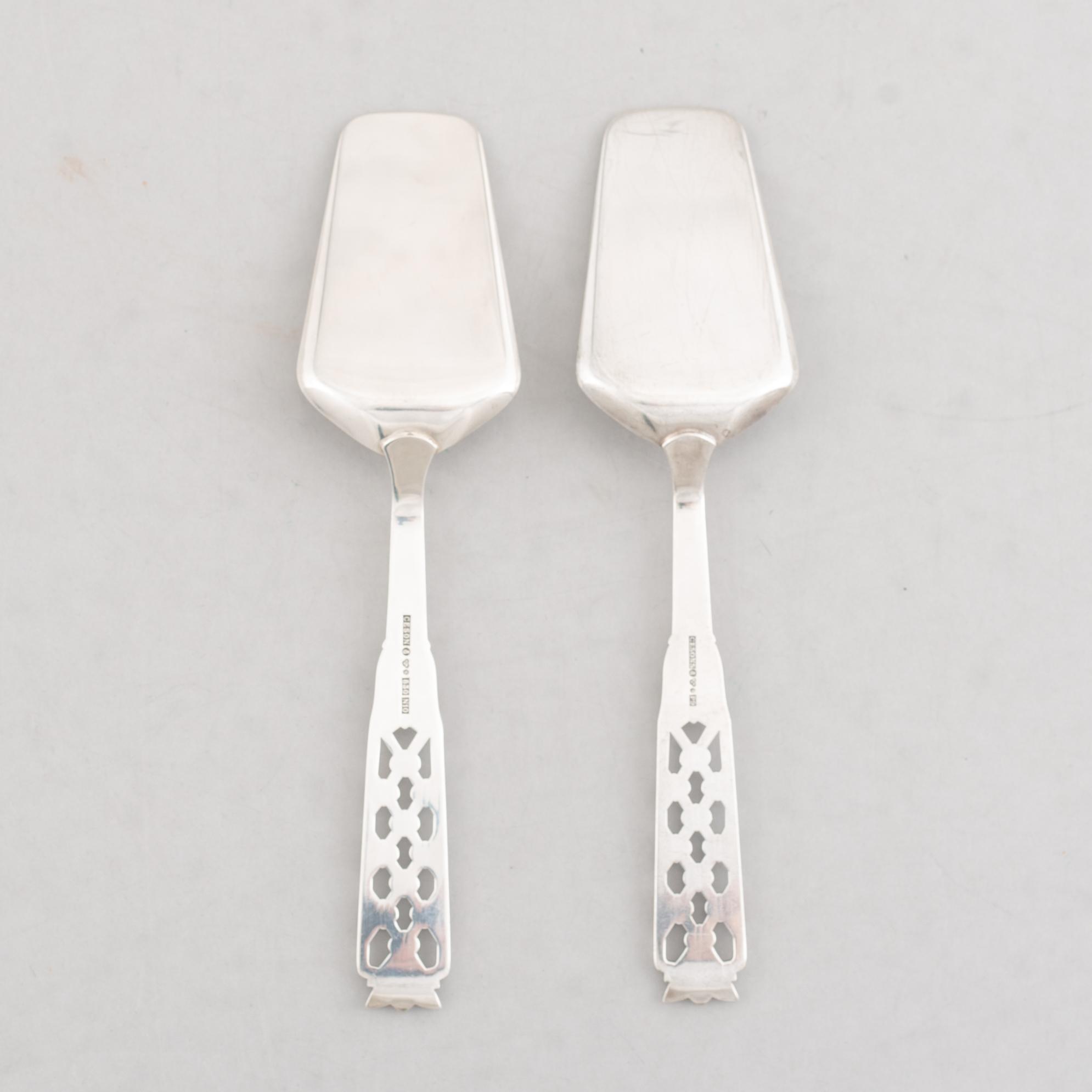 A Pair of Silver Servers, model Prinsess, Cesons Guldvaru AB, Gothenburg 1965-1987.