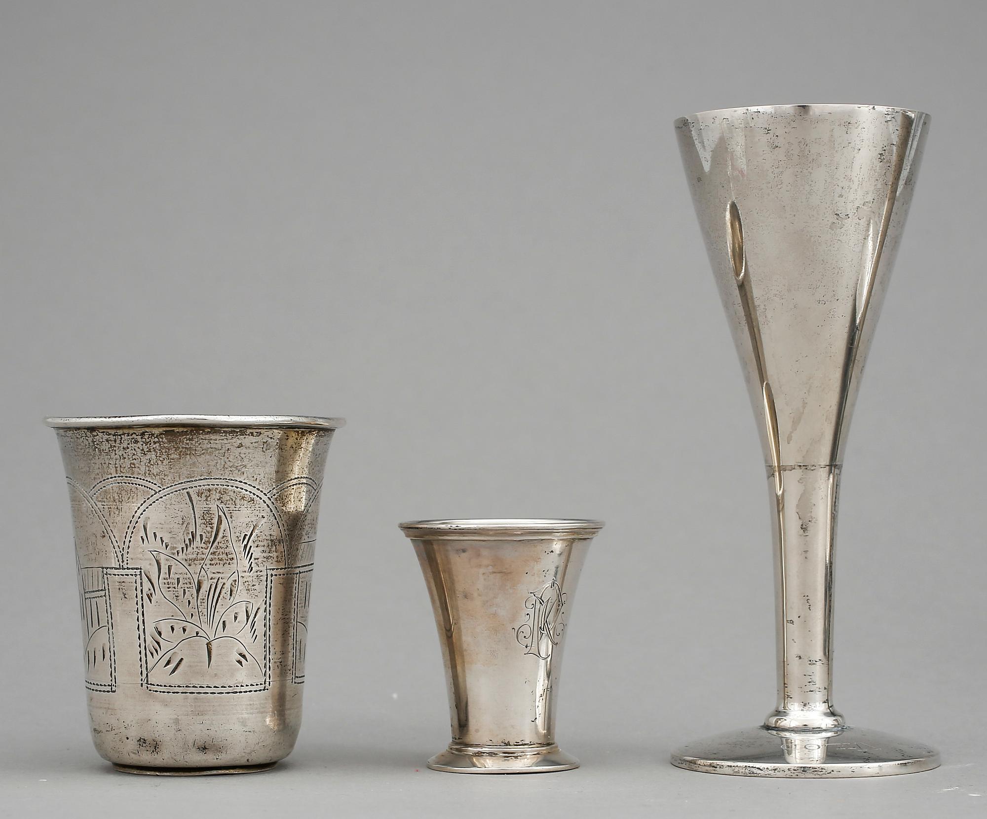 PARTI SILVER, 5 delar, mestadels Sverige, bla vodkabägare Polen 1900-talets första hälft.1800-1900-tal. Vikt ca 312 g.