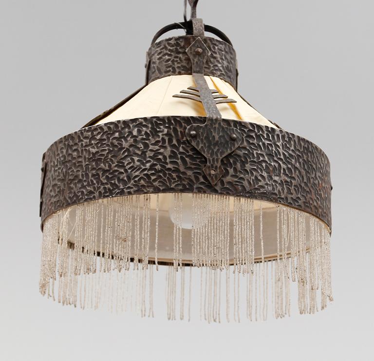 TAKLAMPA, smide, jugend, omkring år 1900. Höjd ca 50 cm.