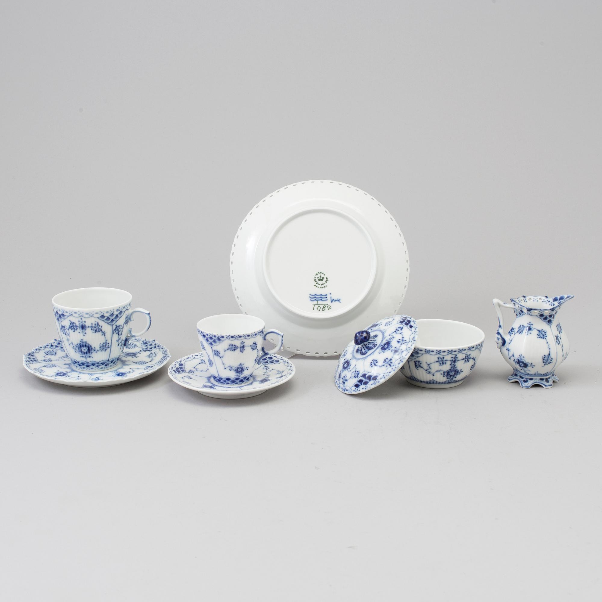 A porcelain service, 28 pcs,  "Musselmalet", Royal Copenhagen.