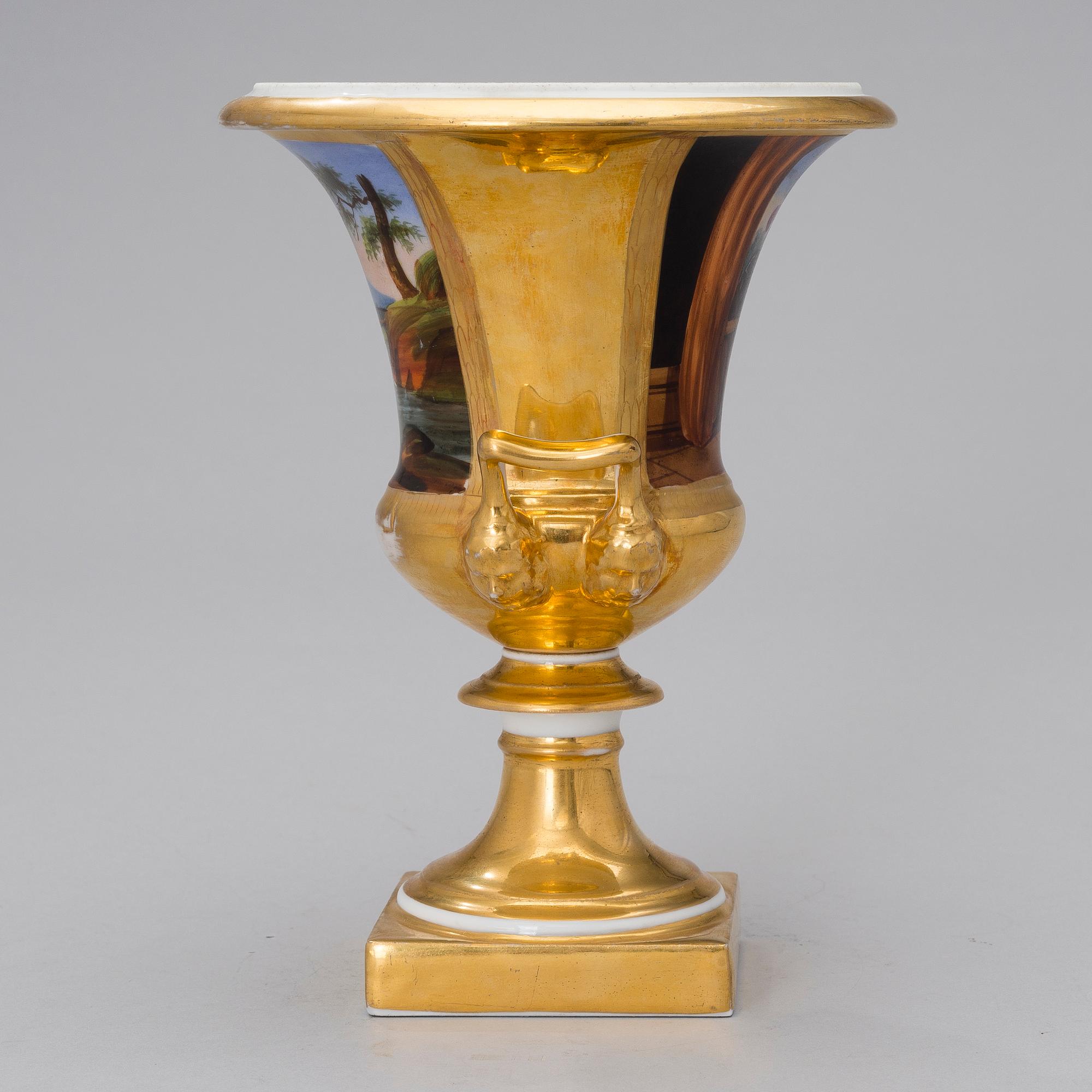 KORISTEUURNA, posliinia, 1800-luvun puoliväli.