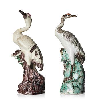 1055. A pair of Chinese figures of birds, Qing dynasty, 19th century.