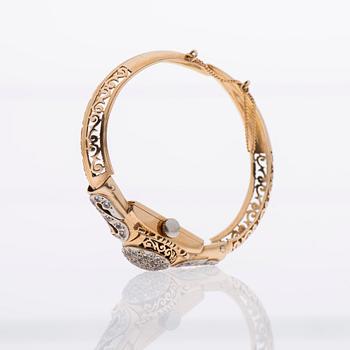 ARMBAND / ARMBANDSUR, 18K guld, åttkantslipade diamanter.