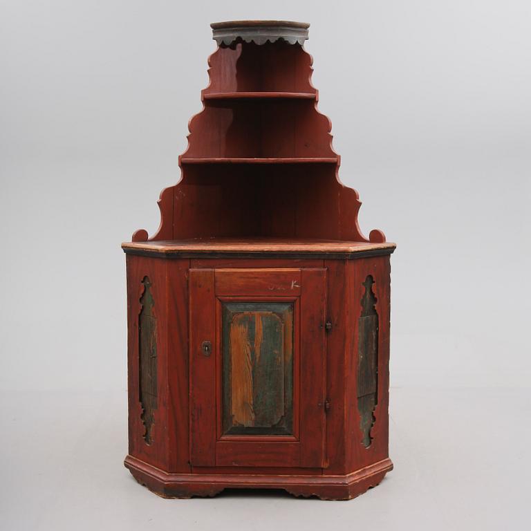 HÖRNSKÅP, allmoge, 1700-/1800-tal.