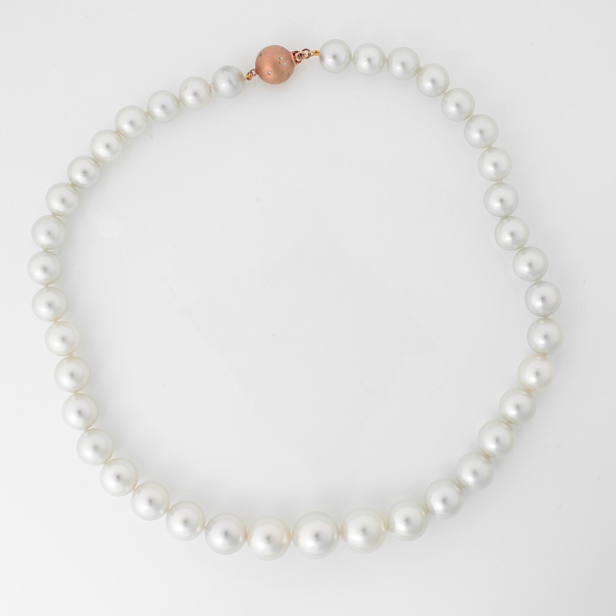 NECKLACE, a string with 39 cultivated white pearls with a 18K pink gold clasp with diamonds.