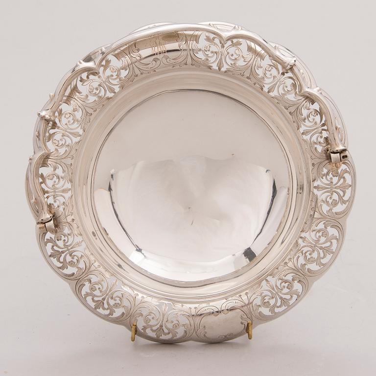 A 1920 silver bread basket, London.