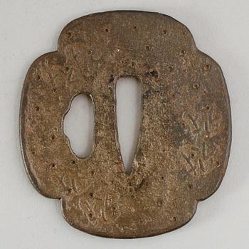 TSUBA, 3 st, järn, Japan, 1600-/1700-tal respektive 1700-/1800-tal.