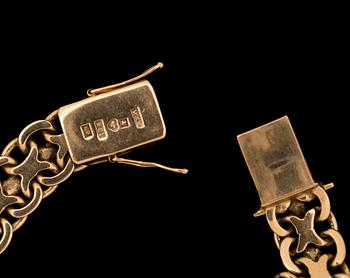 ARMLÄNK, 18 k guld med berlock i form av ett mynt. Vikt ca 34 g.