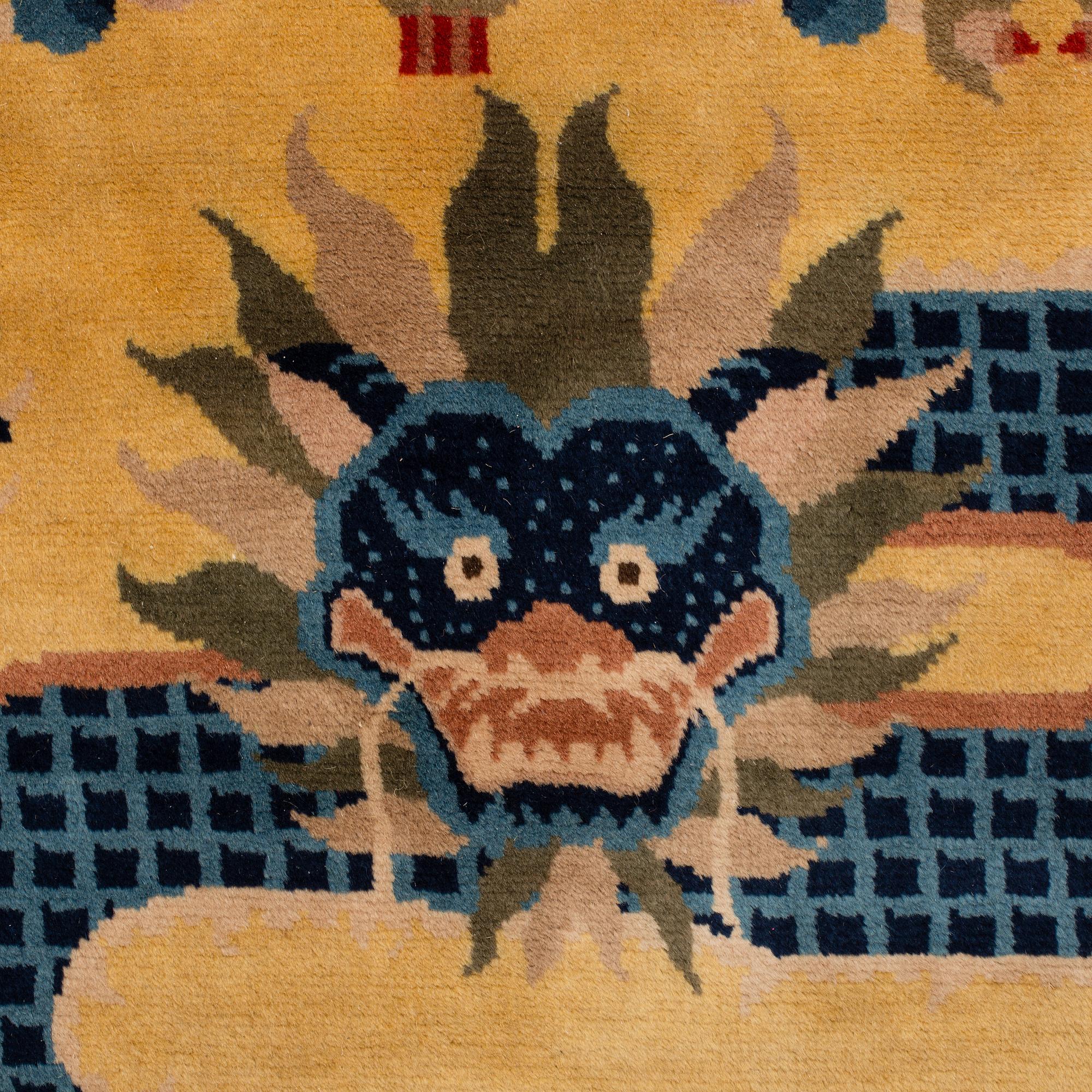 MATTA, Kina, modern tillverkning, ca 241 x 95 cm.