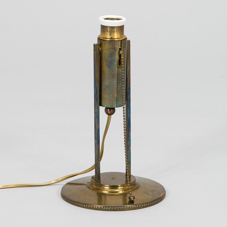 Eino Schroderus, bordslampa / vägglampa Konstsmideriet Koru, Helsingfors, 1900-talets början.