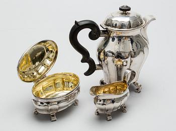 KAFFESERVIS, 3 delar, silver. Rokokostil, GAB, Jacob Ängman, 1930-40-tal. Total vikt 890 g.
