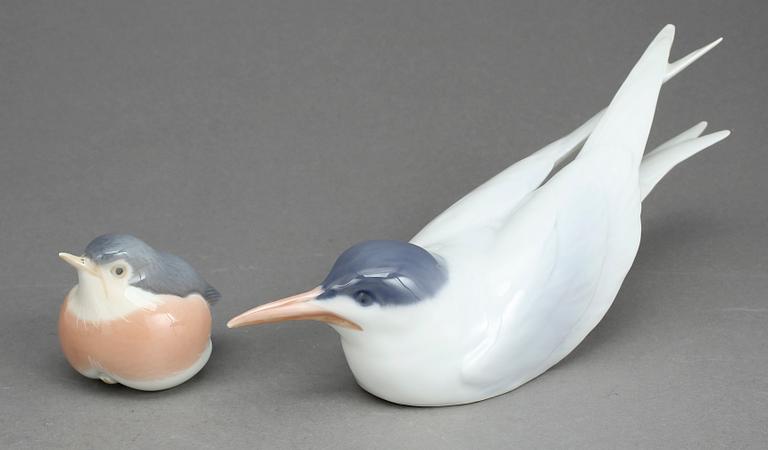 FIGURINER 2 st, Royal Copenhagen, porslin. I form av fåglar.