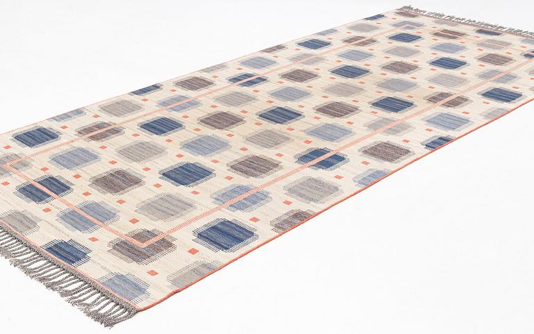 Märta Måås-Fjetterström, a carpet, "Blåplump", flat weave, ca 396 x 183 cm, signed AB MMF.